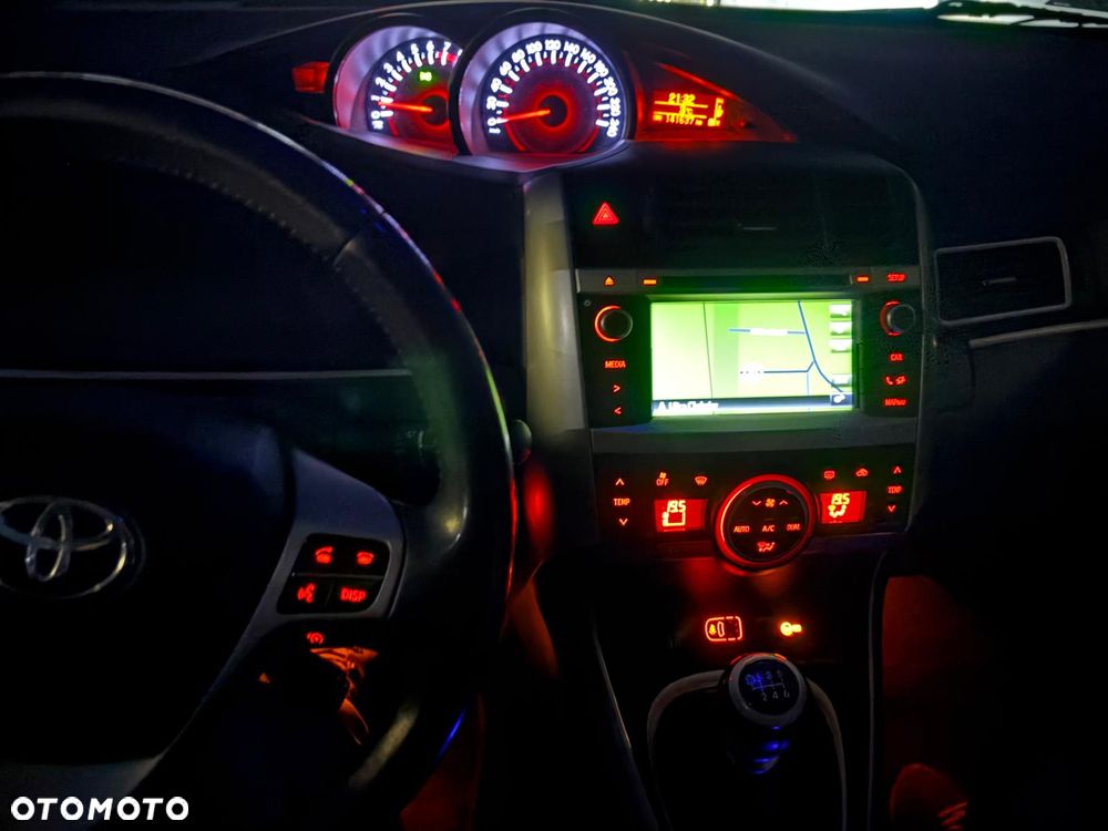 Toyota Verso 1.8 Prestige 7os - 11