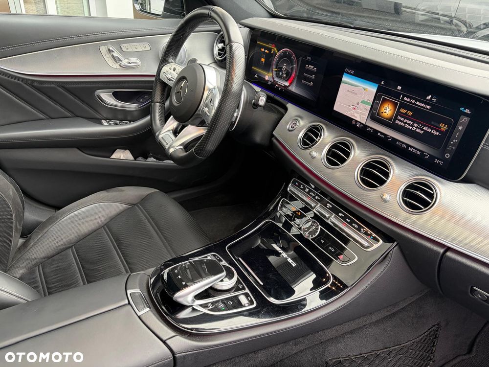 Mercedes-Benz Klasa E AMG 63 4Matic AMG Speedshift 9G-MCT - 24