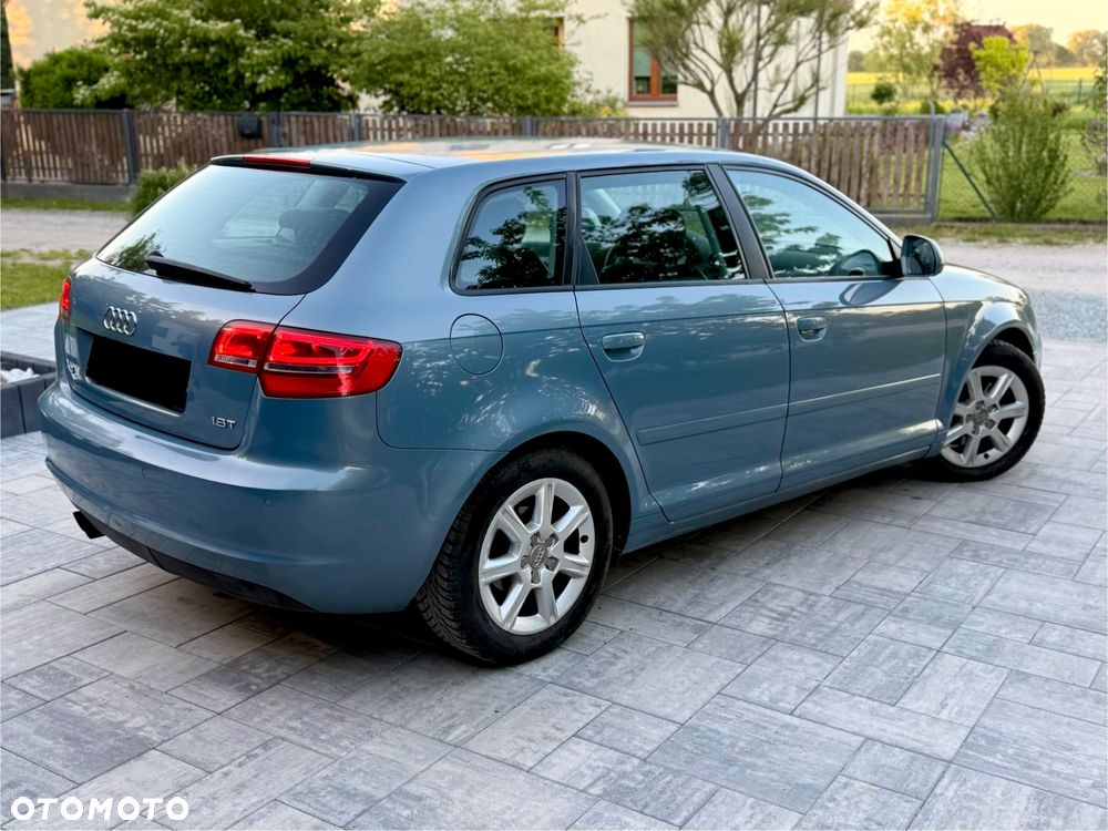 Audi A3 Sportback 1.8 TFSI Ambiente - 11