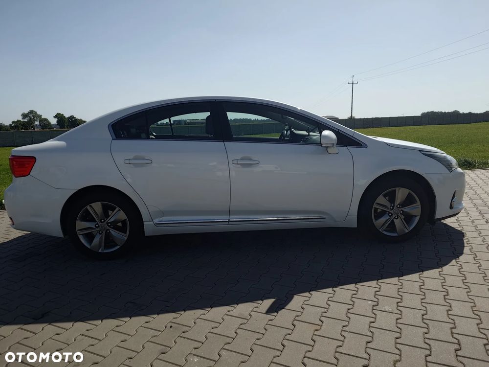 Toyota Avensis 1.8 Premium - 4