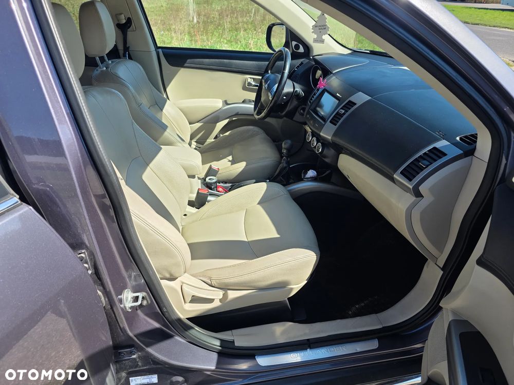 Mitsubishi Outlander - 16