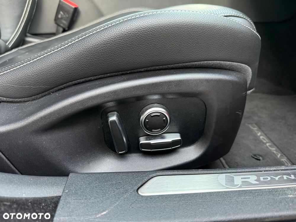 Jaguar XE 2.0 D180 R-Dynamic SE - 25