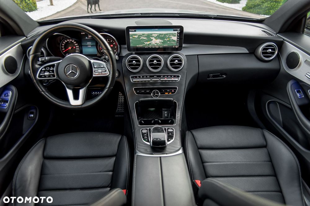 Mercedes-Benz Klasa C 300 9G-TRONIC - 28