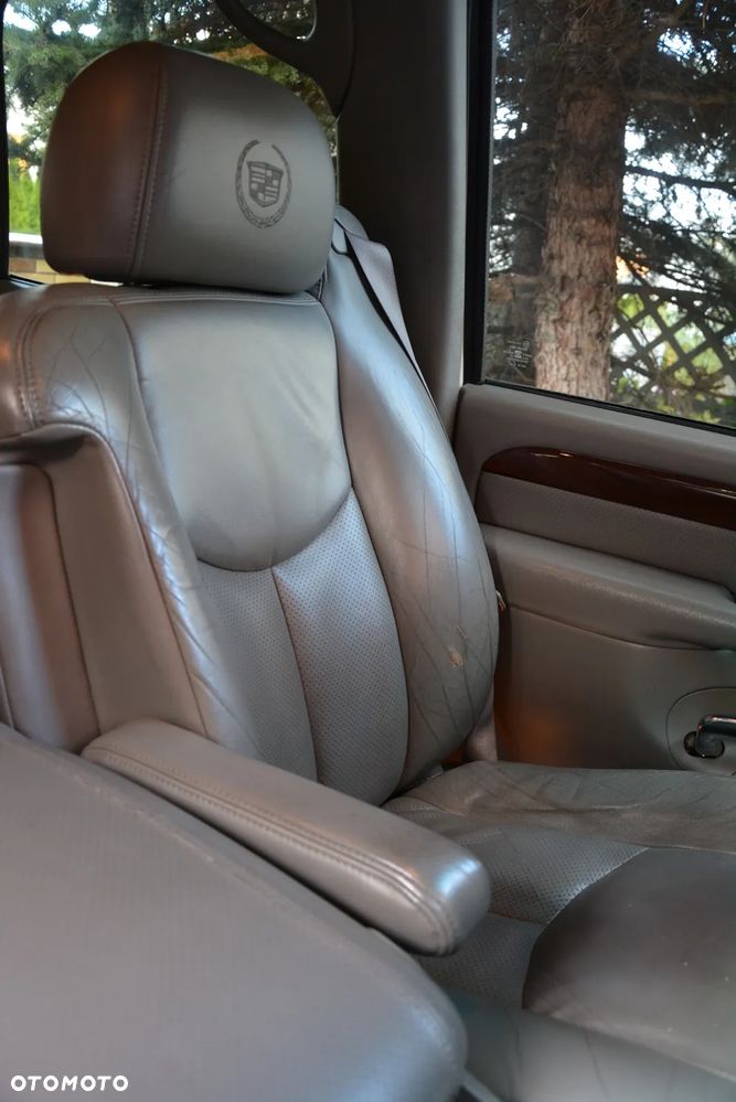 Cadillac Escalade - 21