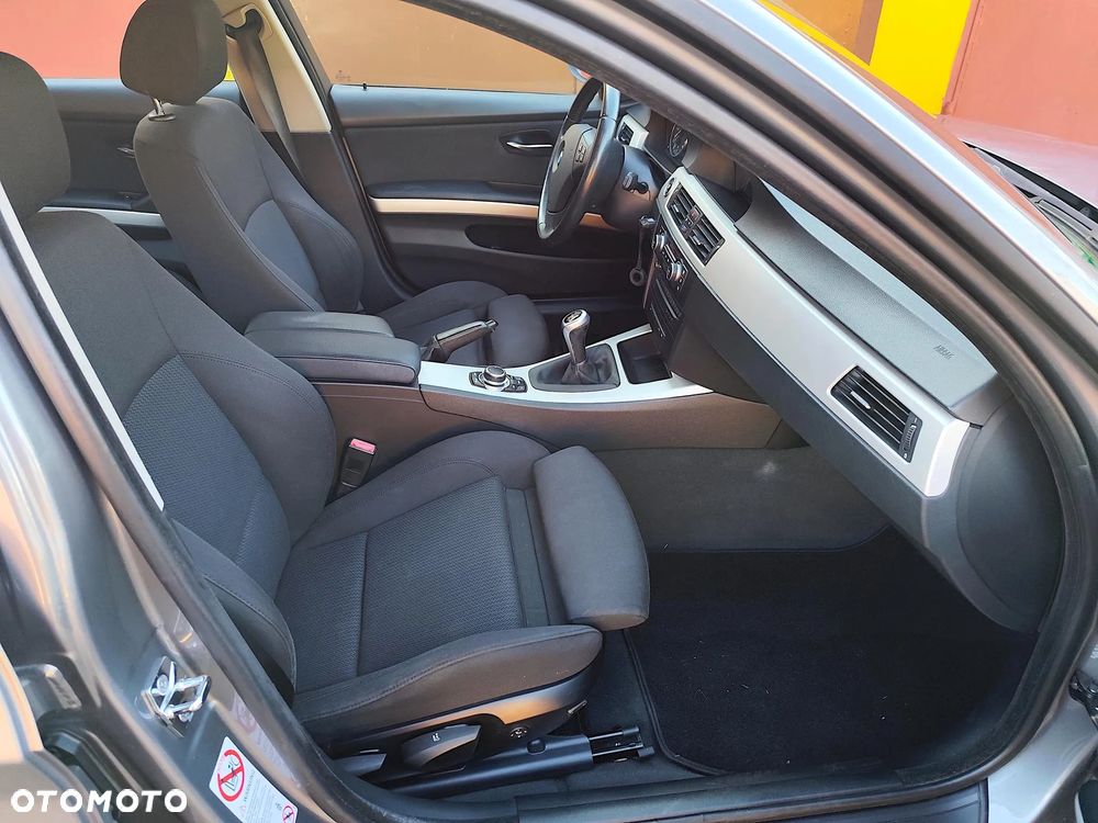 BMW Seria 3 - 25