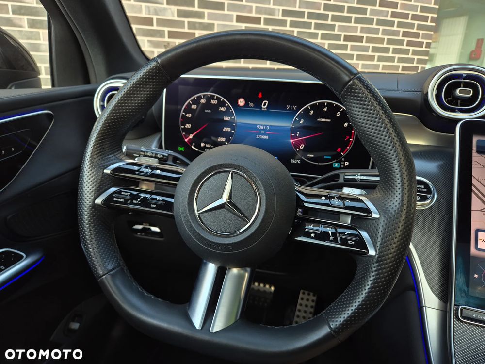Mercedes-Benz GLC 300 4Matic 9G-TRONIC AMG Line Advanced - 30