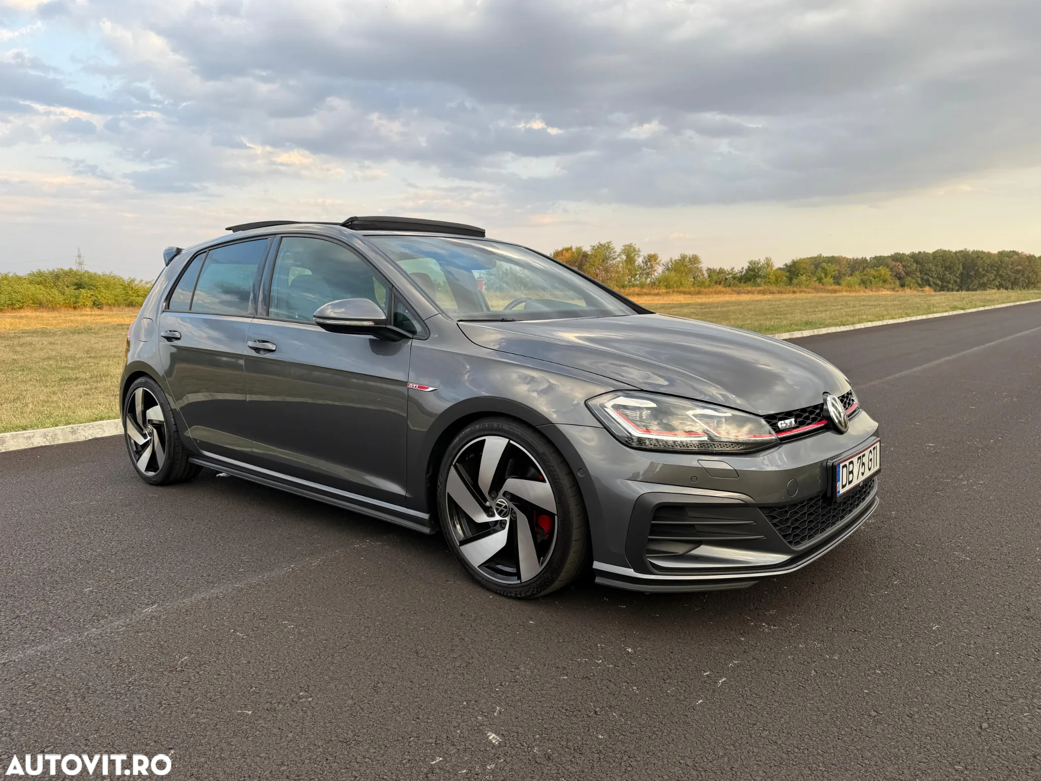 Volkswagen Golf 2.0 TSI GTI - 7