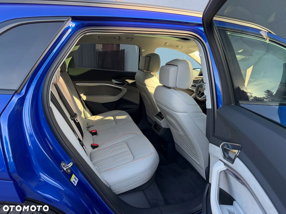 Audi Q8 Sportback e-tron - 13