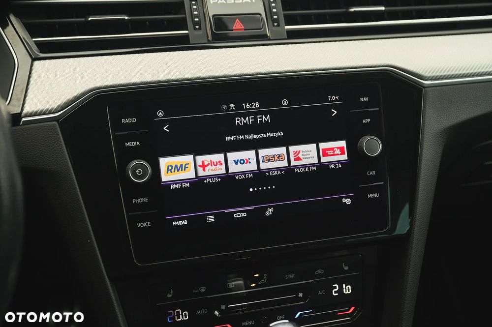 Volkswagen Passat Variant 2.0 TDI SCR DSG R-Line - 30