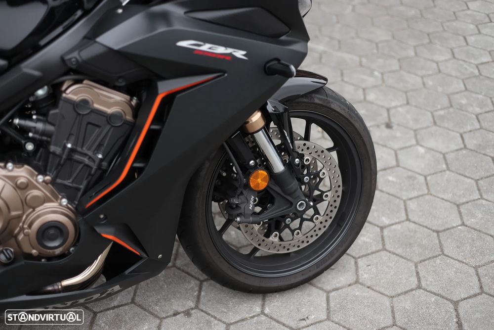 Honda CBR 650R - 14