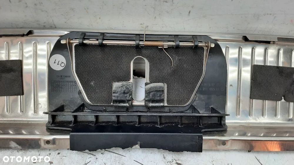 Mercedes W211 e-klasa osłona rygla zamka bagażnika A2116900089 - 6