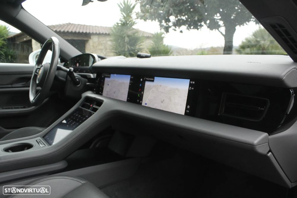 Porsche Taycan 4S - 27