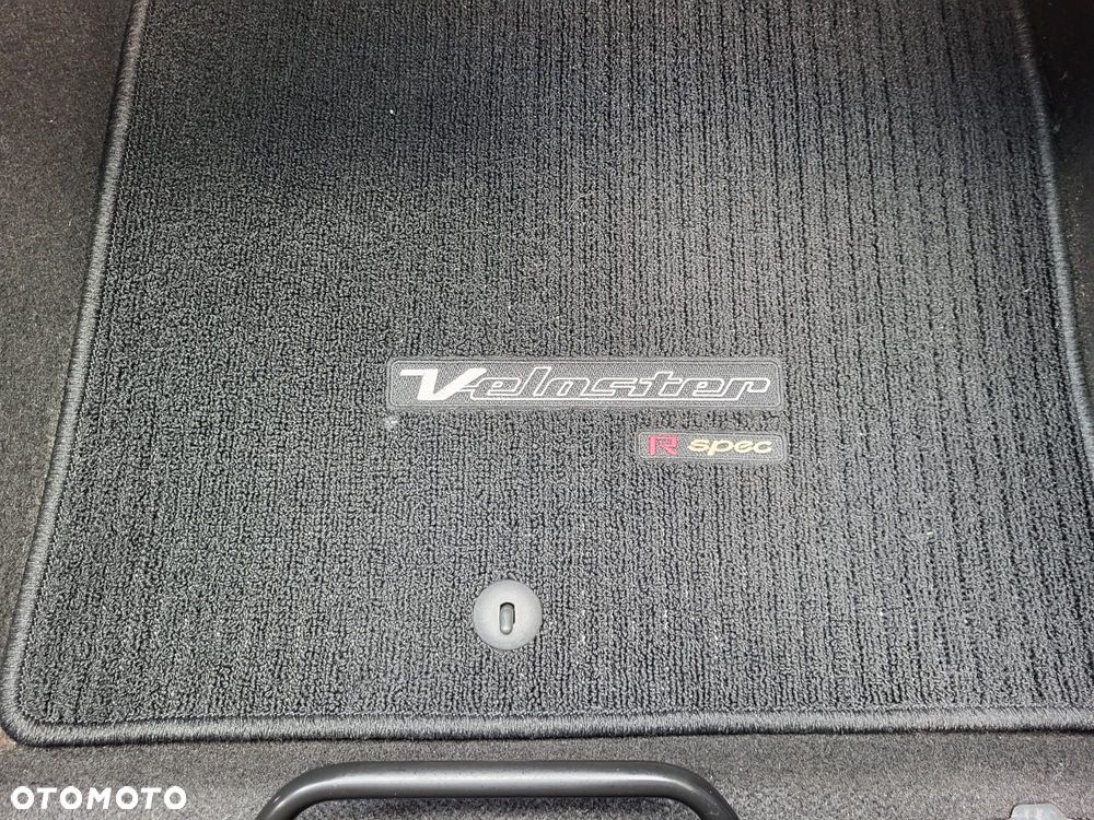 Hyundai Veloster - 15