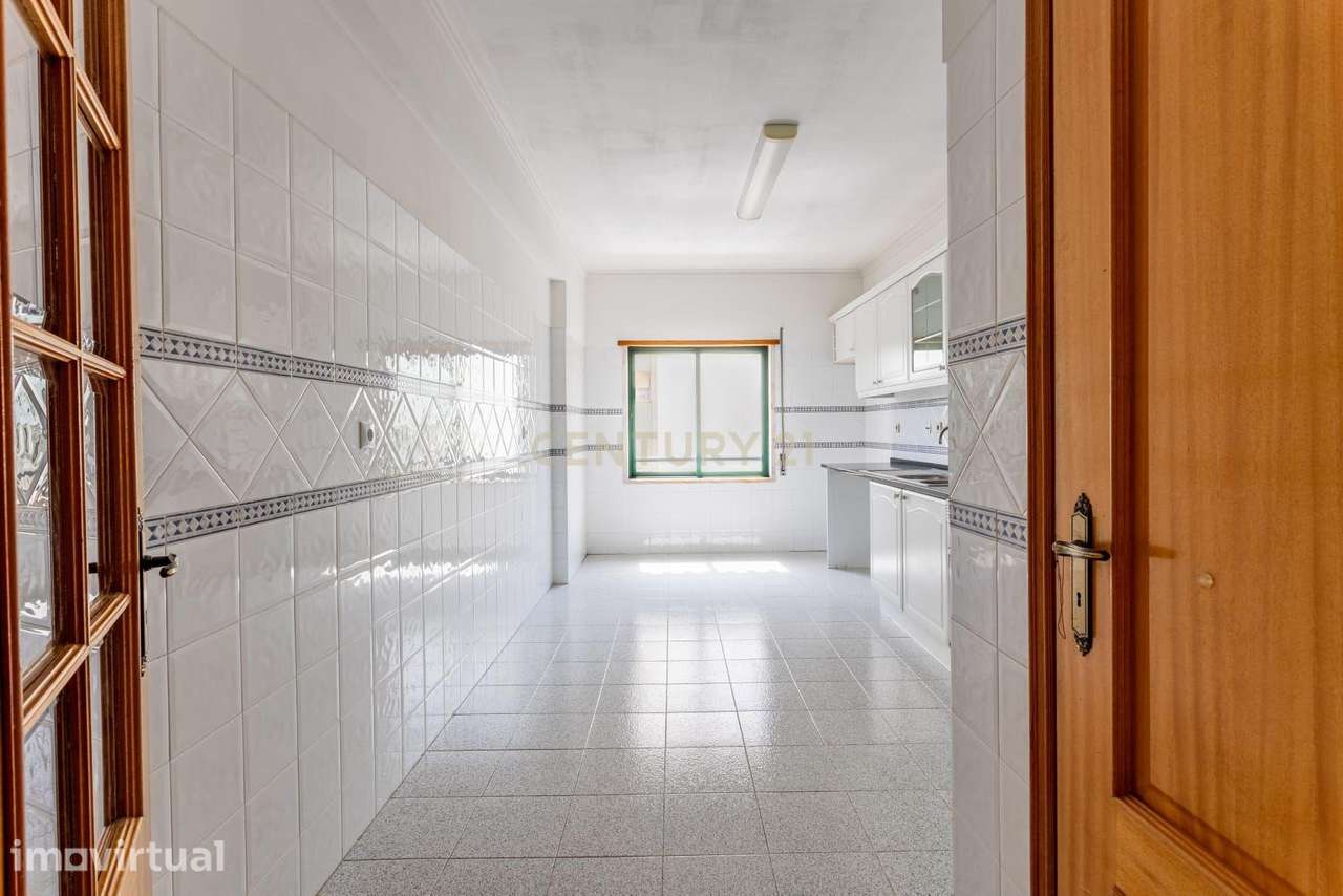 Espaçoso T3 no Sobralinho - 131m2 Com Box para 2 Viaturas - Grande imagem: 5/29