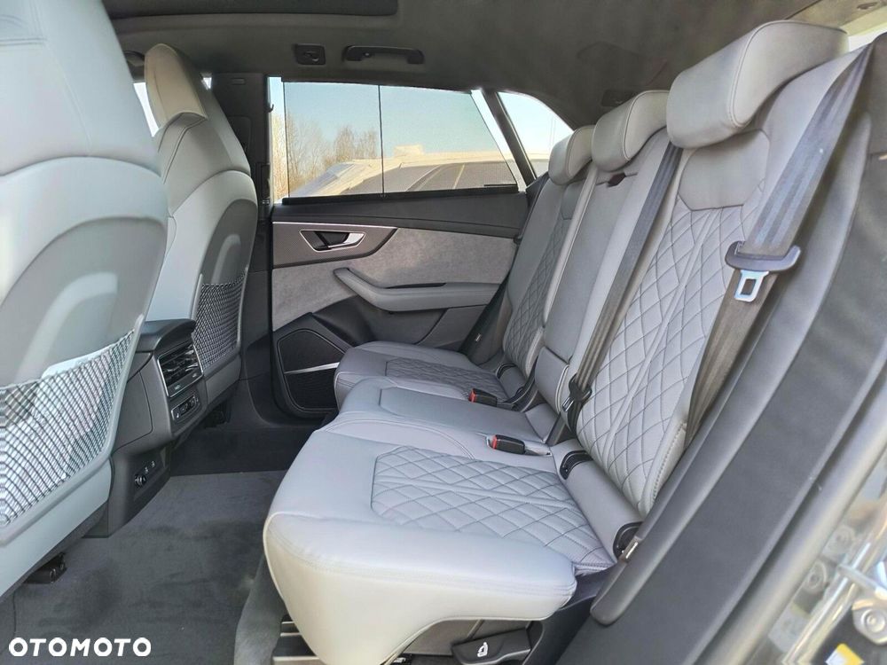 Audi Q8 - 9