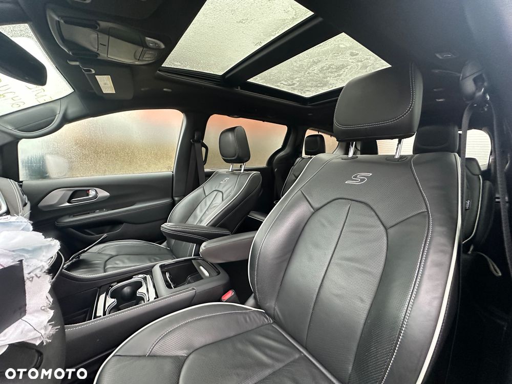 Chrysler Pacifica - 21