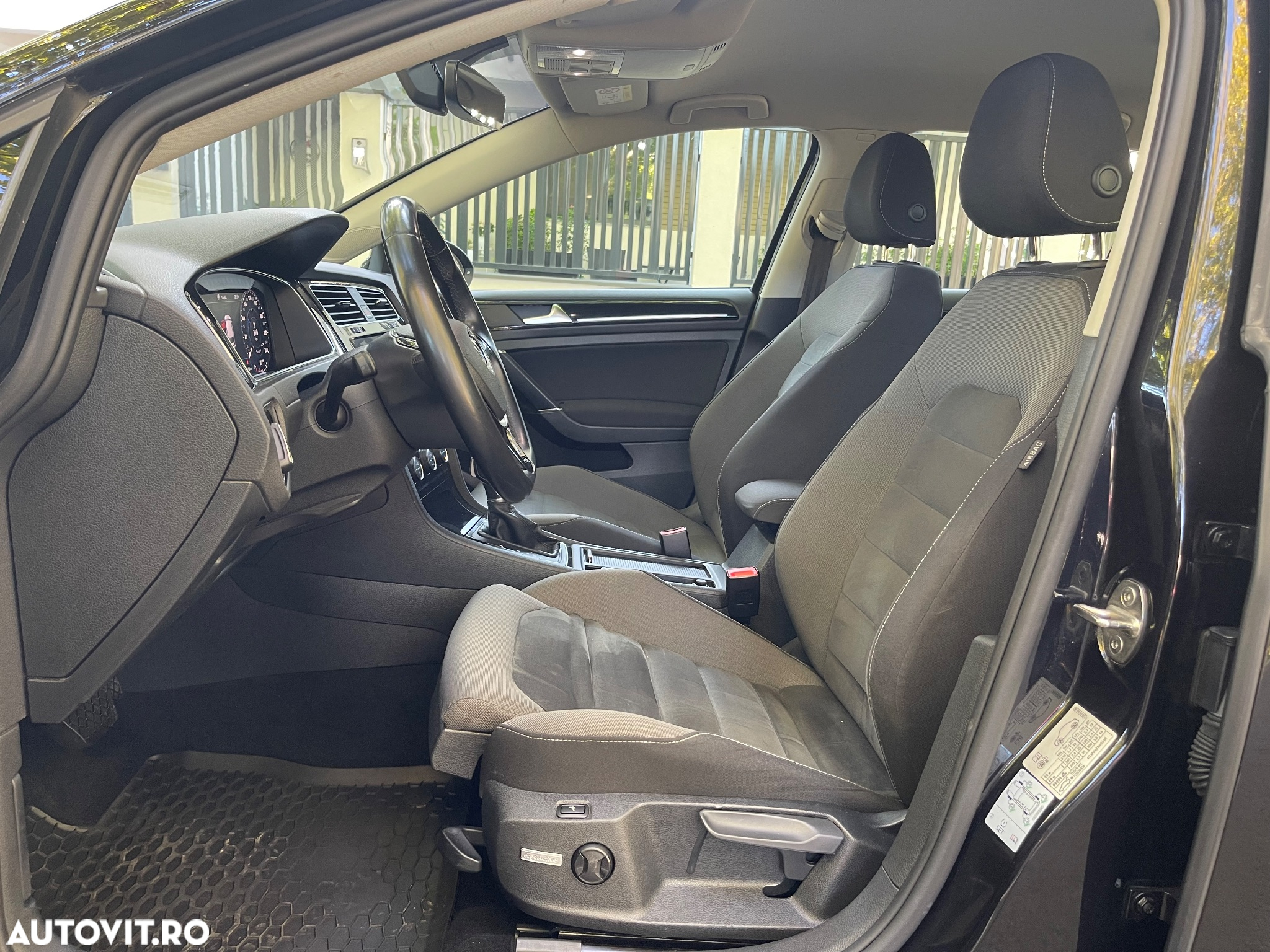 Volkswagen Golf - 6