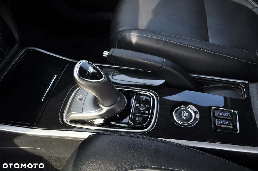 Mitsubishi Outlander - 21