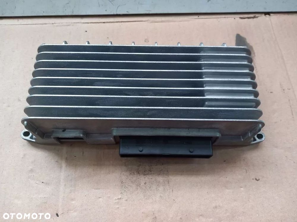 WZMACNIACZ RADIA AUDI A4 B8 8T0035223AE - 3