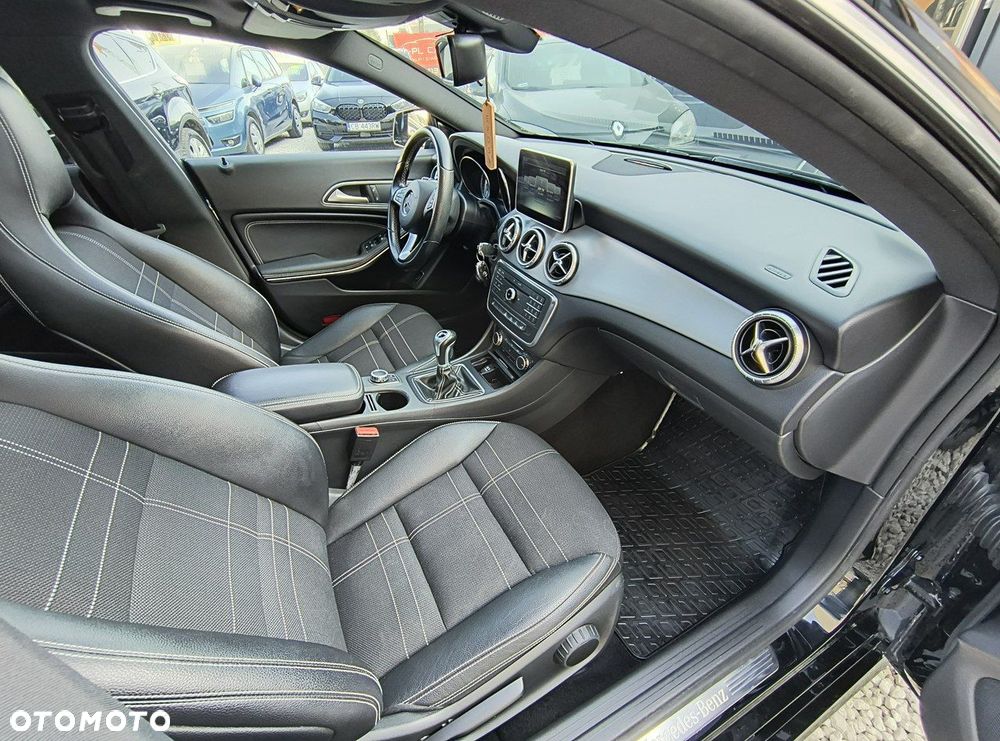 Mercedes-Benz CLA 180 Peak Edition - 23