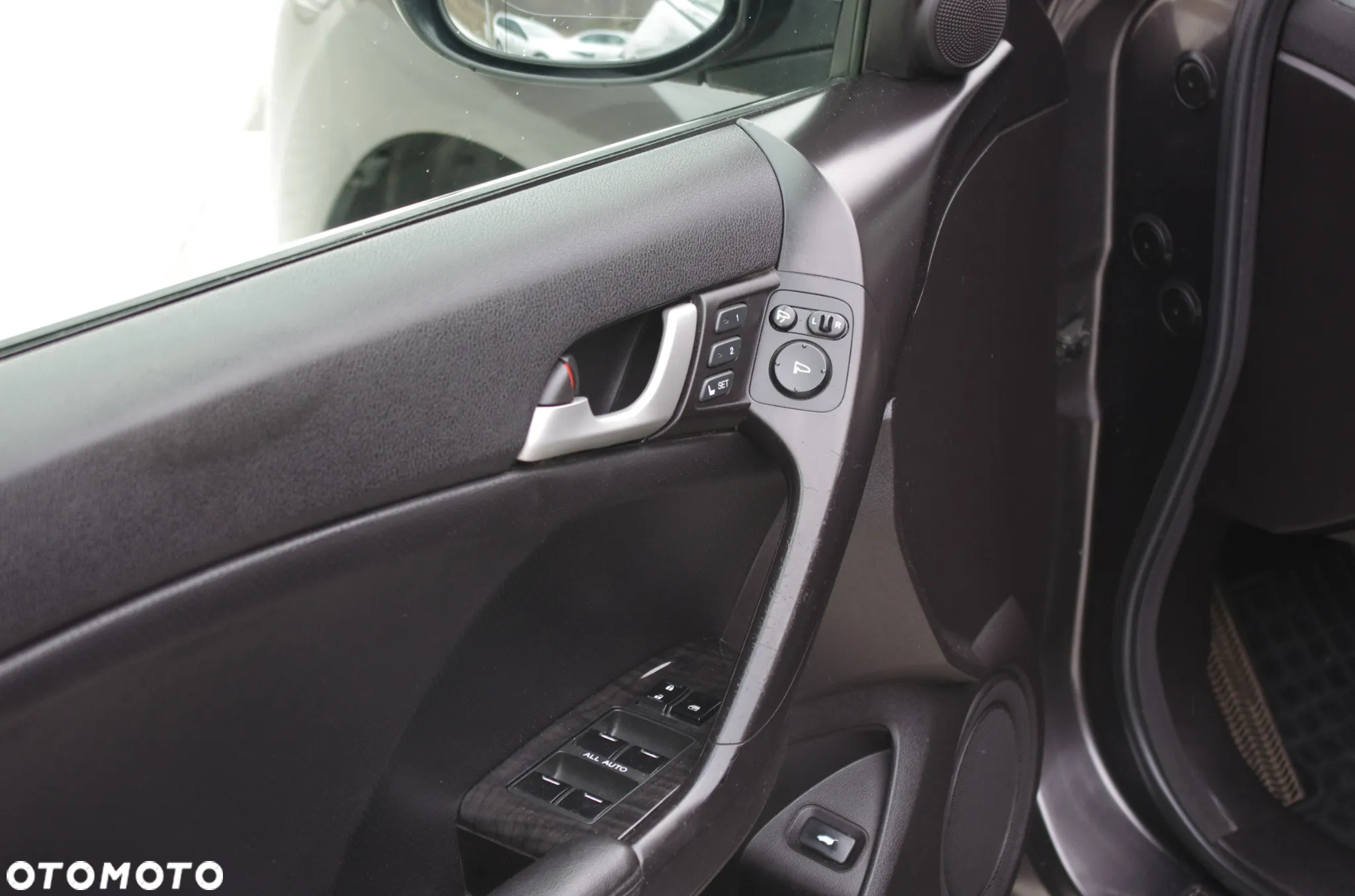 Honda Accord 2.0 Executive - 26