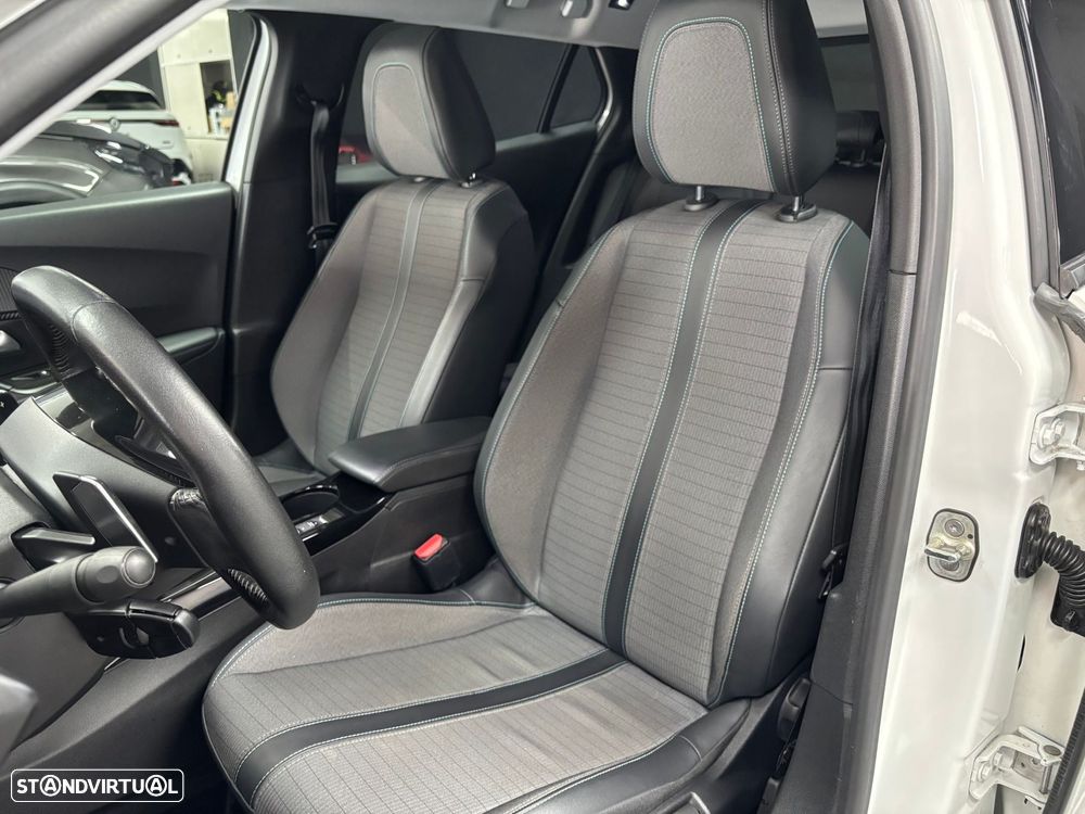 Peugeot 2008 1.2 PureTech Allure EAT8 - 10