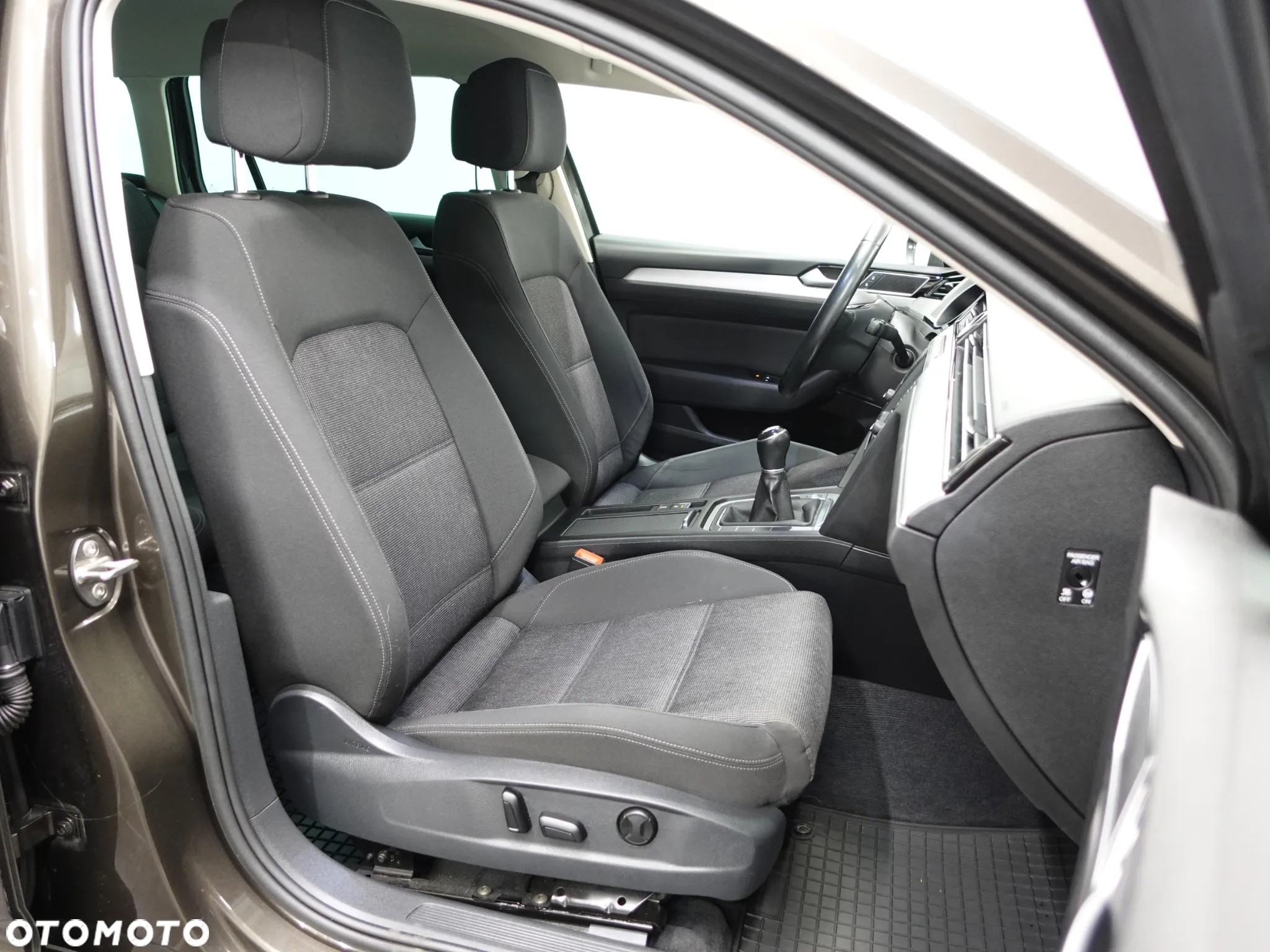 Volkswagen Passat 2.0 TDI BMT Comfortline - 29
