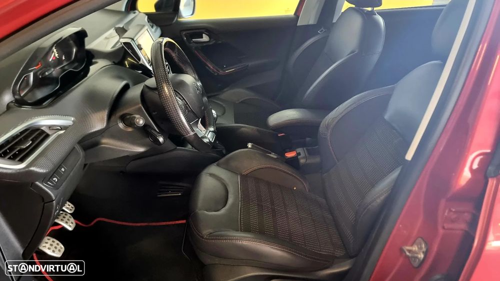 Peugeot 208 1.2 PureTech GT Line - 10