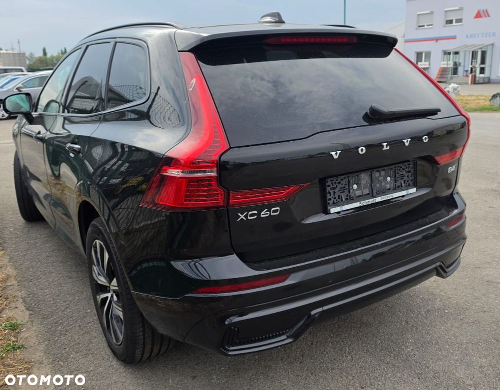 Volvo XC 60 B4 D AWD Plus Dark - 2