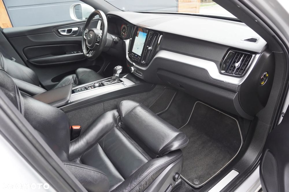 Volvo XC 60 T5 AWD Geartronic RDesign - 9
