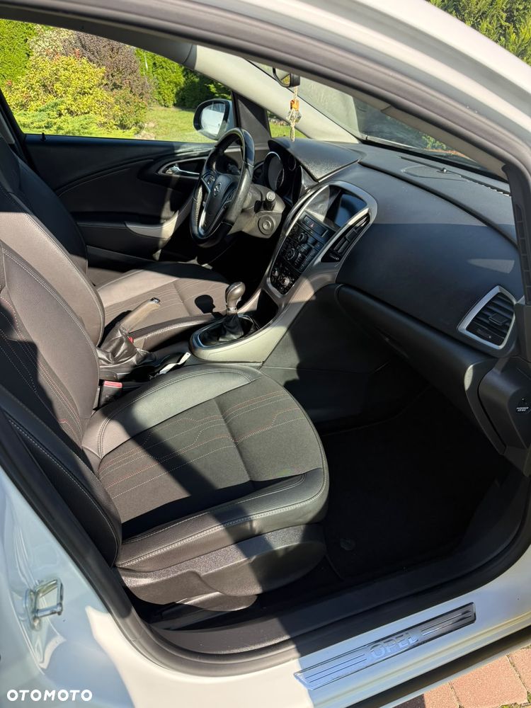 Opel Astra 1.4 150 Jahre - 9