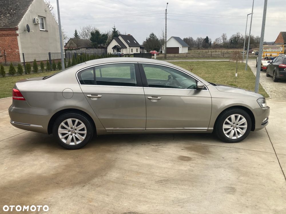 Volkswagen Passat 2.0 TDI DPF BlueMotion Technology Highline - 8