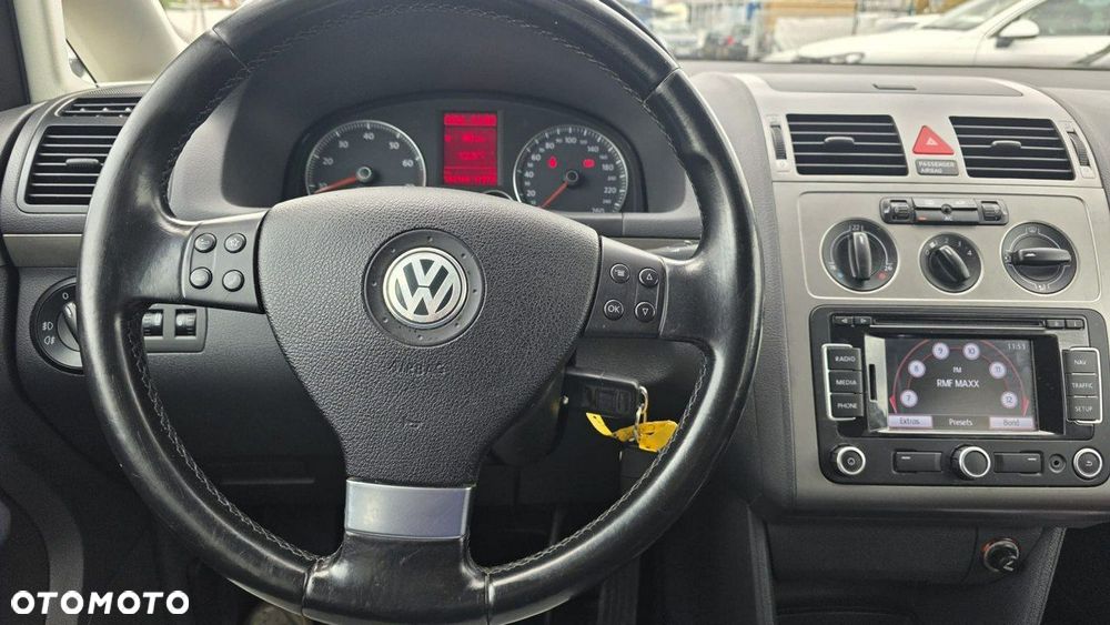 Volkswagen Touran - 10