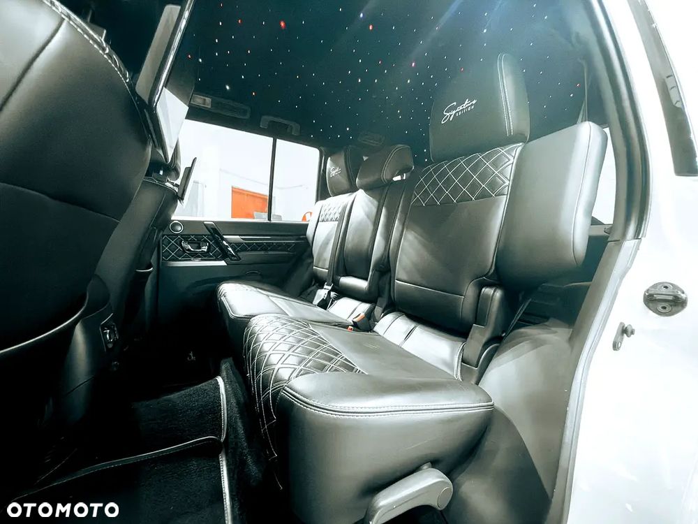 Mitsubishi Pajero - 13