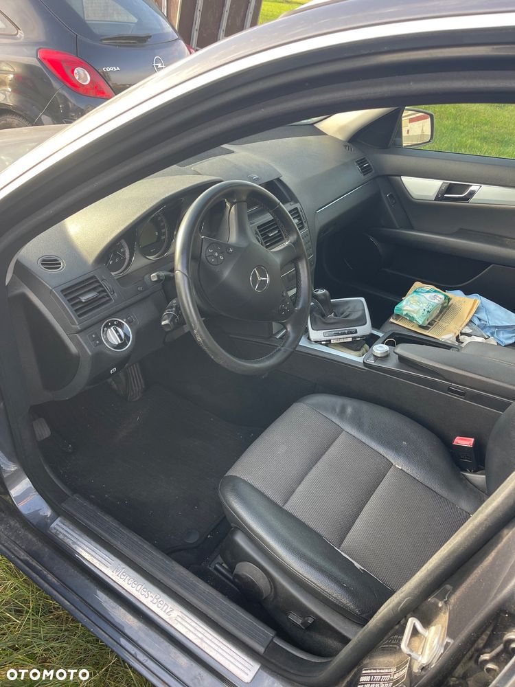 Mercedes-Benz Klasa C 220 T CDI DPF Automatik Avantgarde - 6