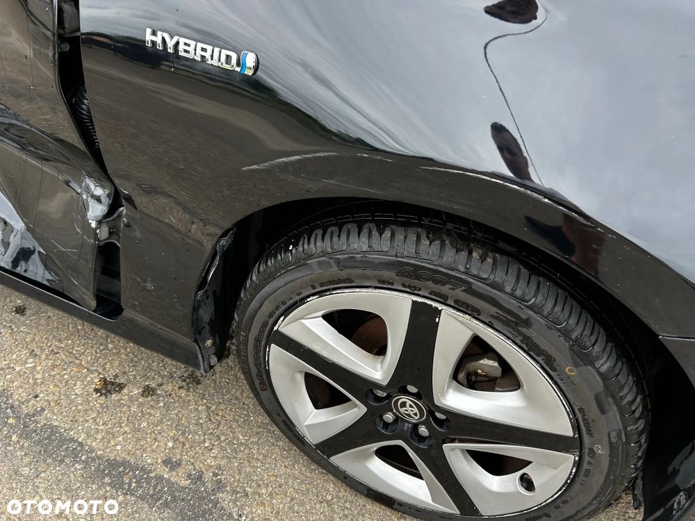 Toyota Prius Hybrid - 12