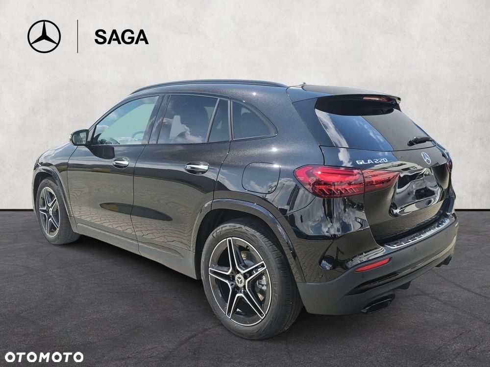 Mercedes-Benz GLA - 8
