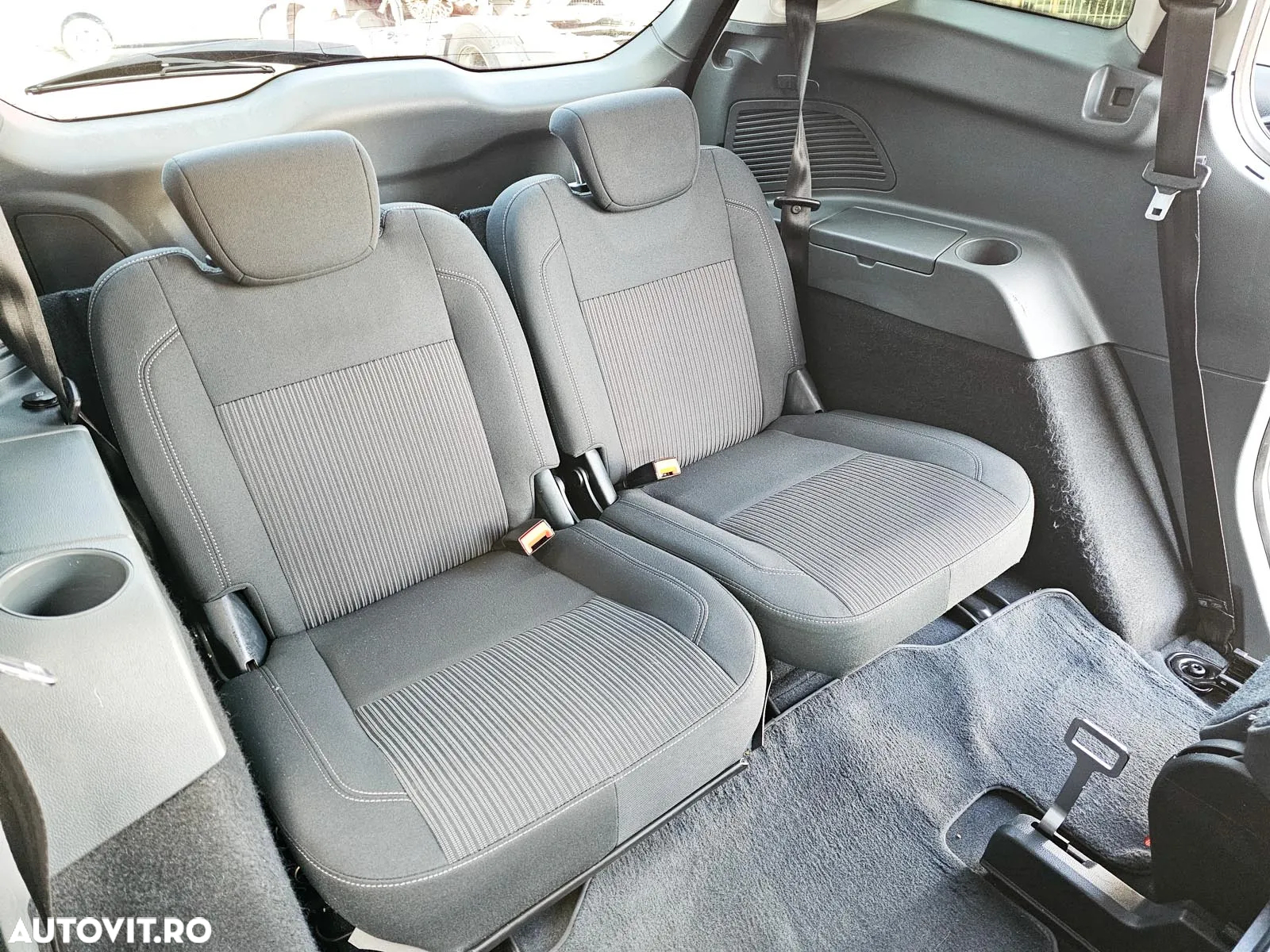 Ford Grand C-Max 1.6 TDCi Titanium - 30