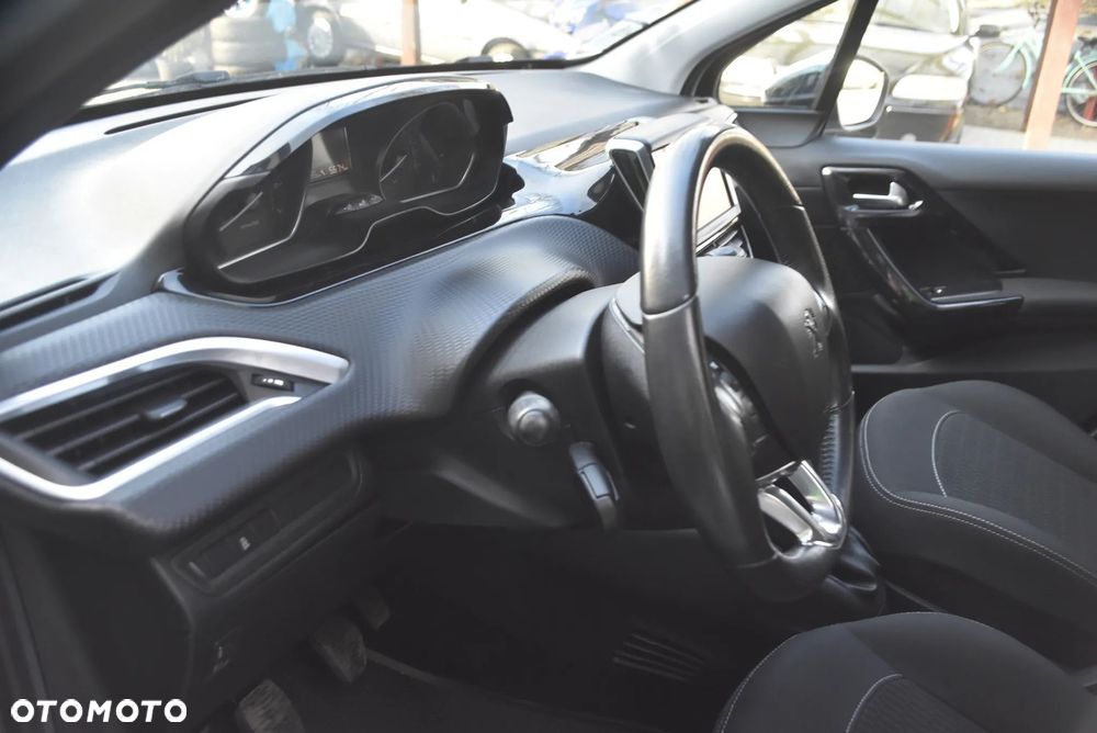 Peugeot 208 - 15