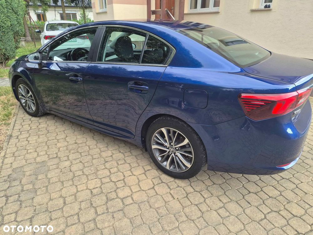 Toyota Avensis 2.0 D-4D Premium - 2