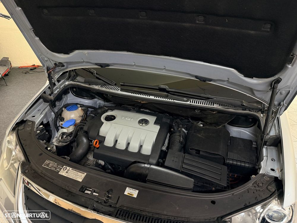 VW Touran 2.0 TDI Highline 7L - 36