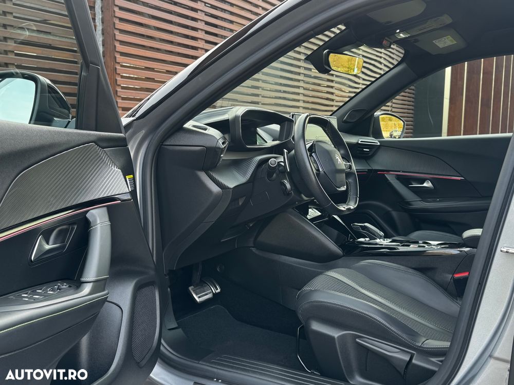 Peugeot 2008 PureTech 130 EAT8 GT - 16