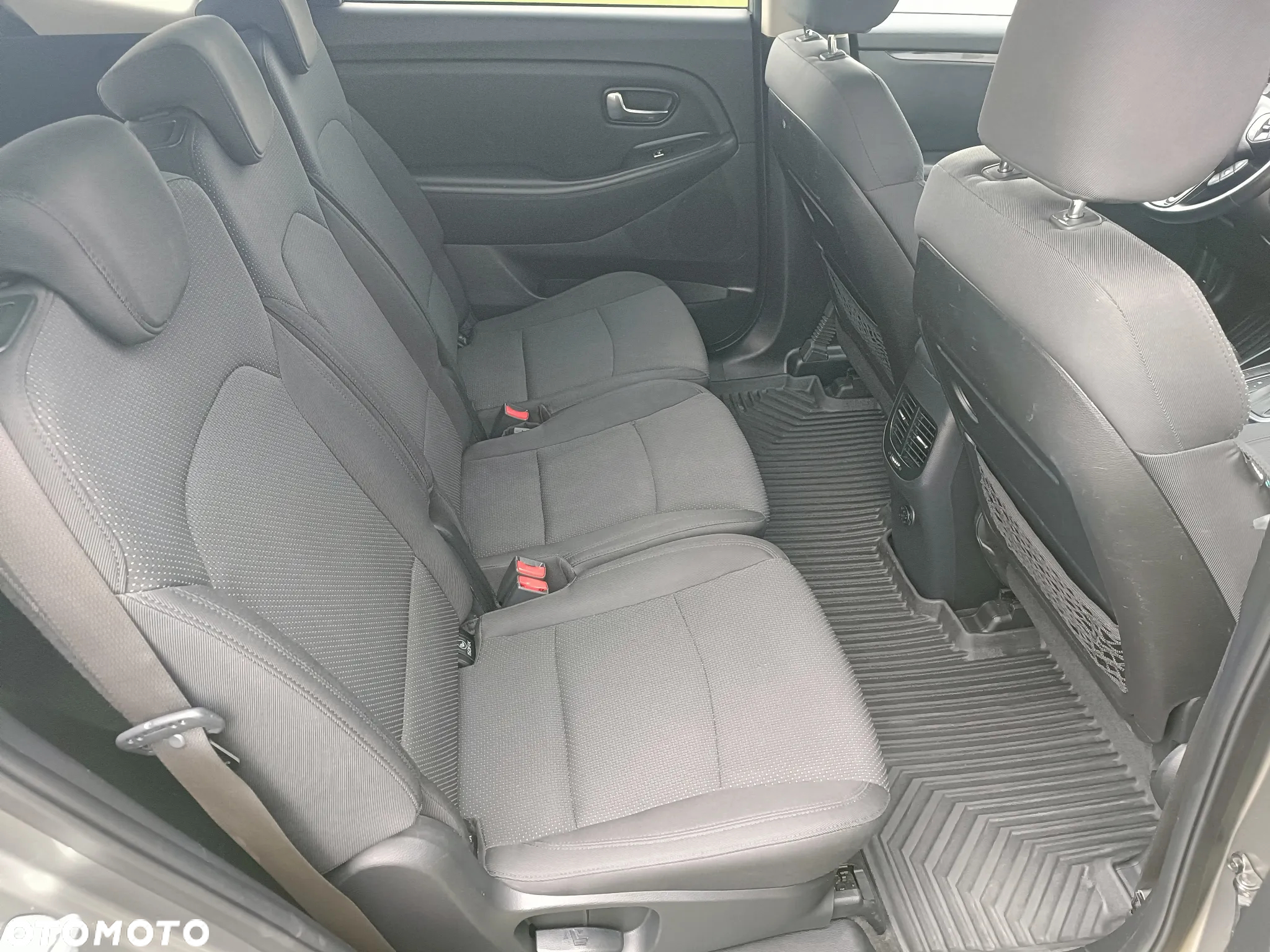 Kia Carens 1.7 CRDi Edition 7 - 8