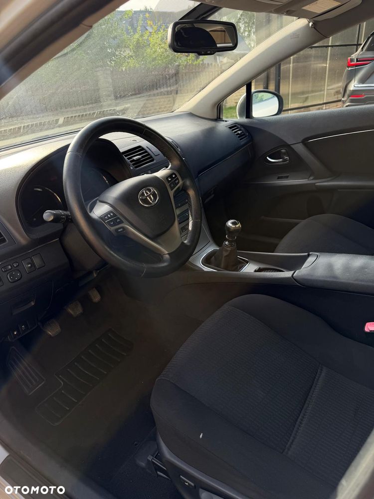 Toyota Avensis - 9