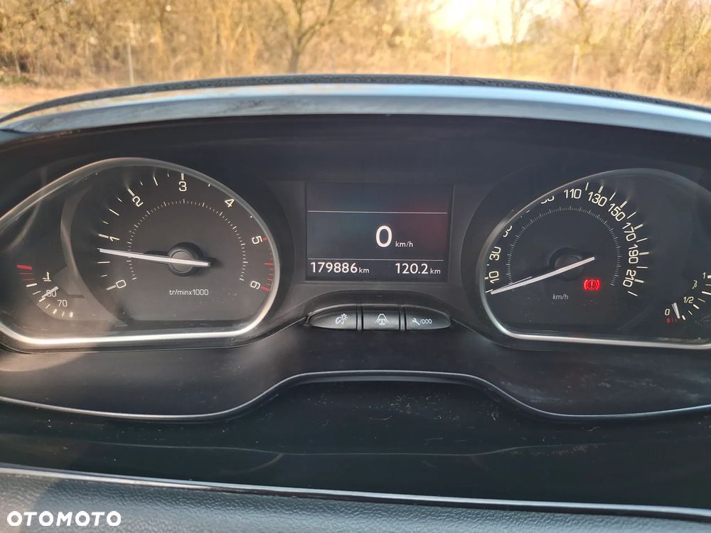 Peugeot 208 e-HDi 92 Stop&Start Allure - 9