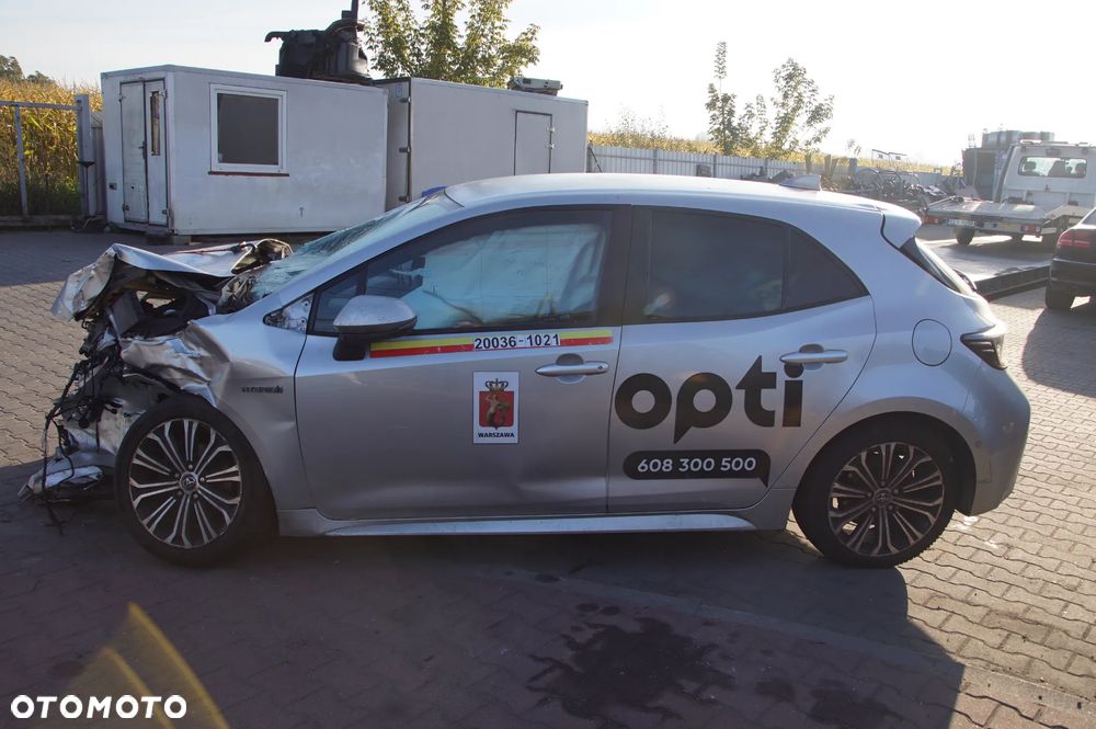 Auto na części - Toyota Corolla E21 1.8 HYBRID 122 KM 2ZR-FXE CVT 1J6 2019R Silnik Skrzynia Drzwi Lusterko Zderzak Klapa Lampa Szyba Klamka Deska Kokpit Sterownik Moduł Czujnik Licznik Wyświetlacz Panel Kierownica - 8