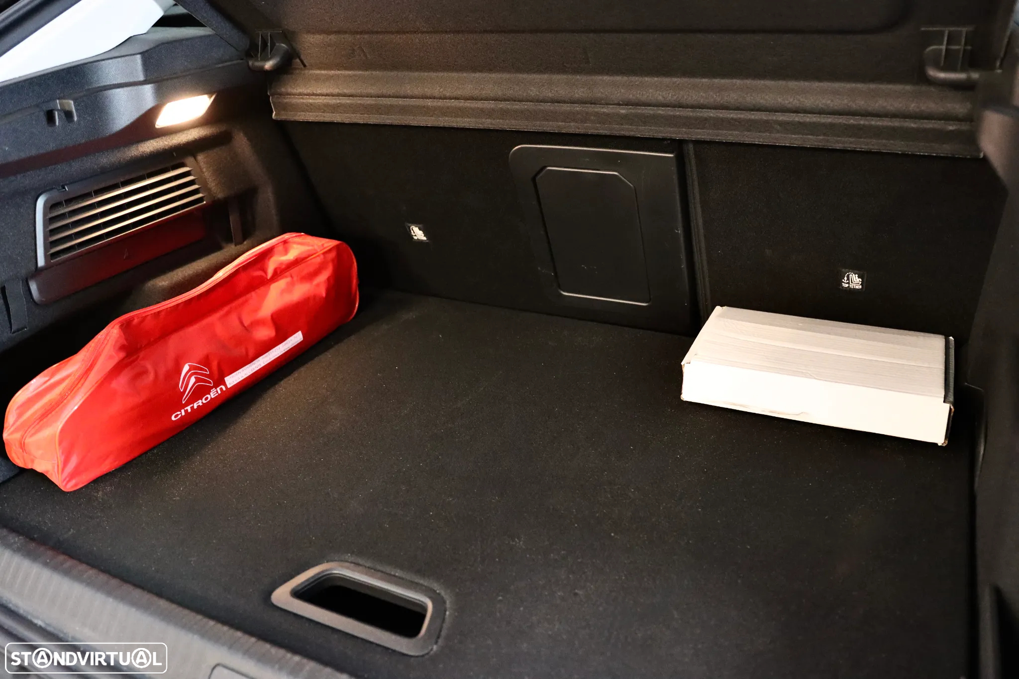 Citroën C4 BlueHDi 130 Stop&Start EAT8 SHINE - 28