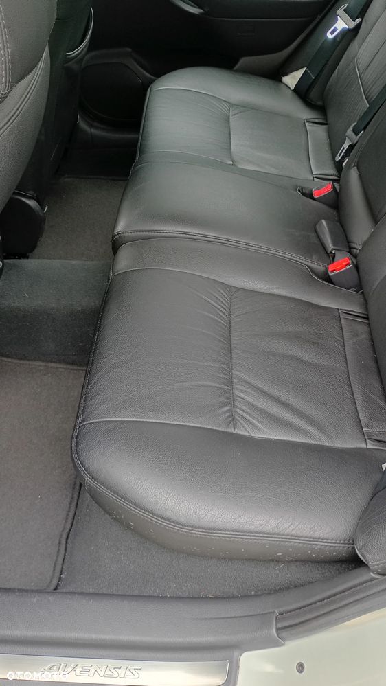 Toyota Avensis - 18