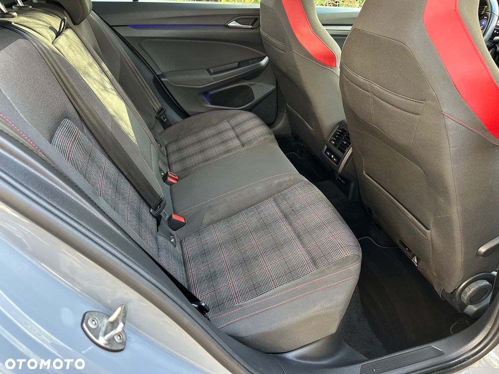 Volkswagen Golf - 10