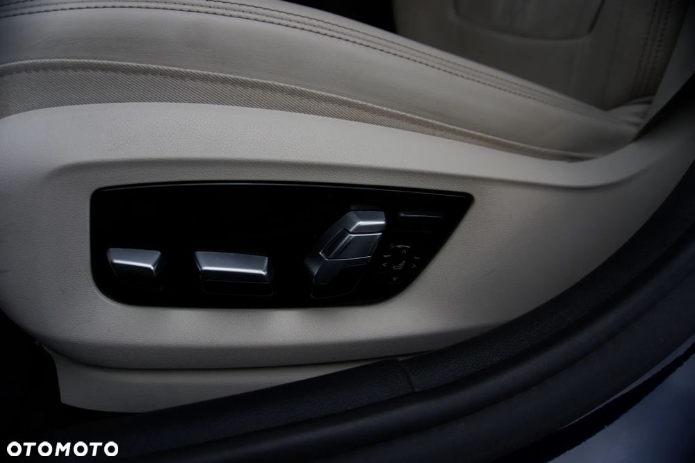 BMW Seria 5 520d xDrive - 22